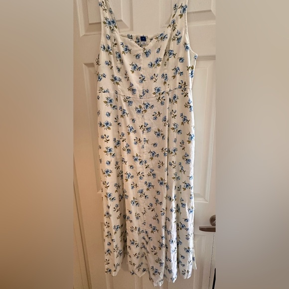 Old Navy Dresses & Skirts - Old Navy fit and flare linen blend with Sweetheart neckline